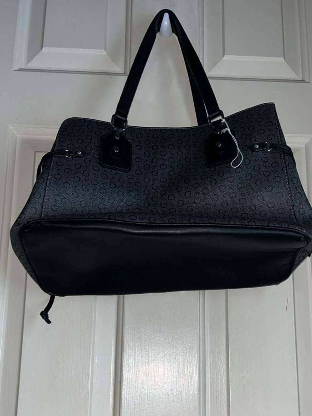 Guess - Picture 3 of 5